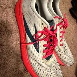 Brooks Women's White Running Sneakers with Pink Laces and Navy Logo